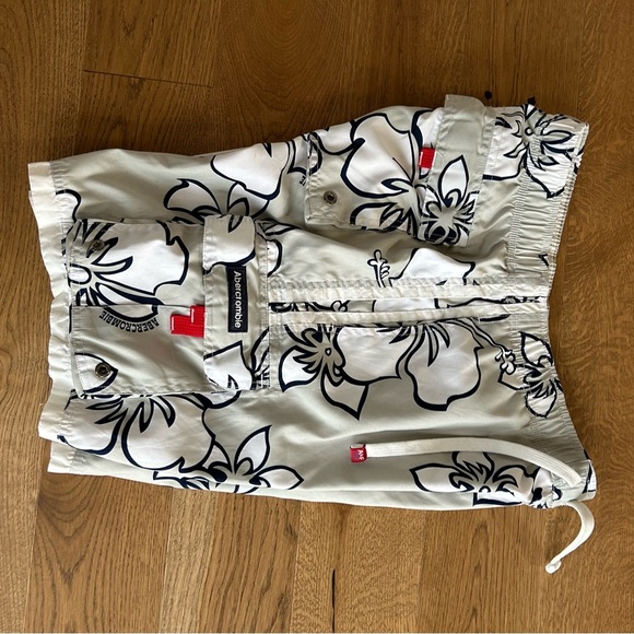 Abercrombie and Fitch Men's Floral Swim Shorts - gray and White - Picture 5 of 9